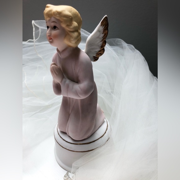 Vintage Musical I’m Dreaming of a White Christmas Angel Figurine - Picture 3 of 8
